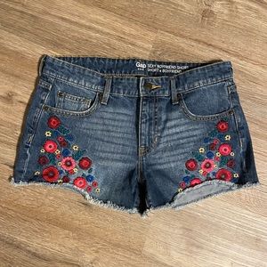 GAP Sexy Boyfriend Embroidered Flower Denim Shorts